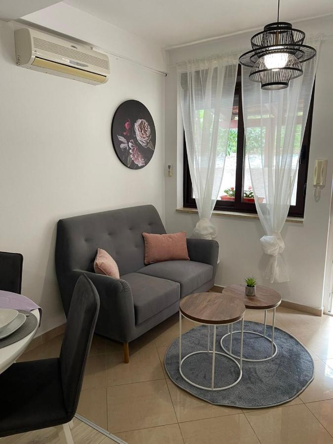 Apartments Lovro Ловран Экстерьер фото
