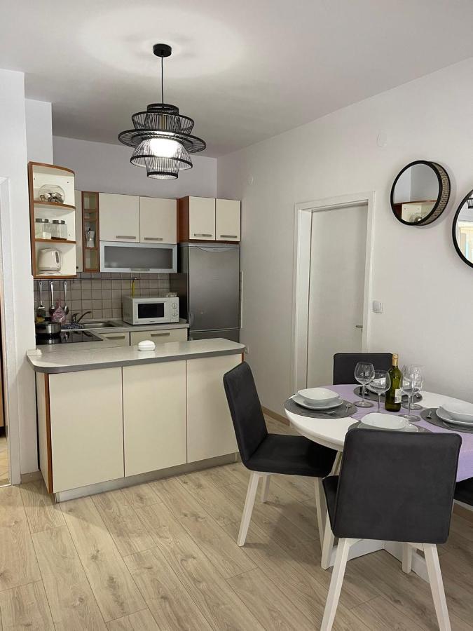 Apartments Lovro Ловран Экстерьер фото