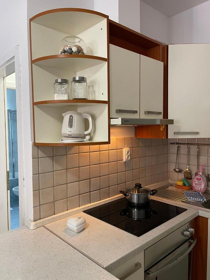 Apartments Lovro Ловран Экстерьер фото